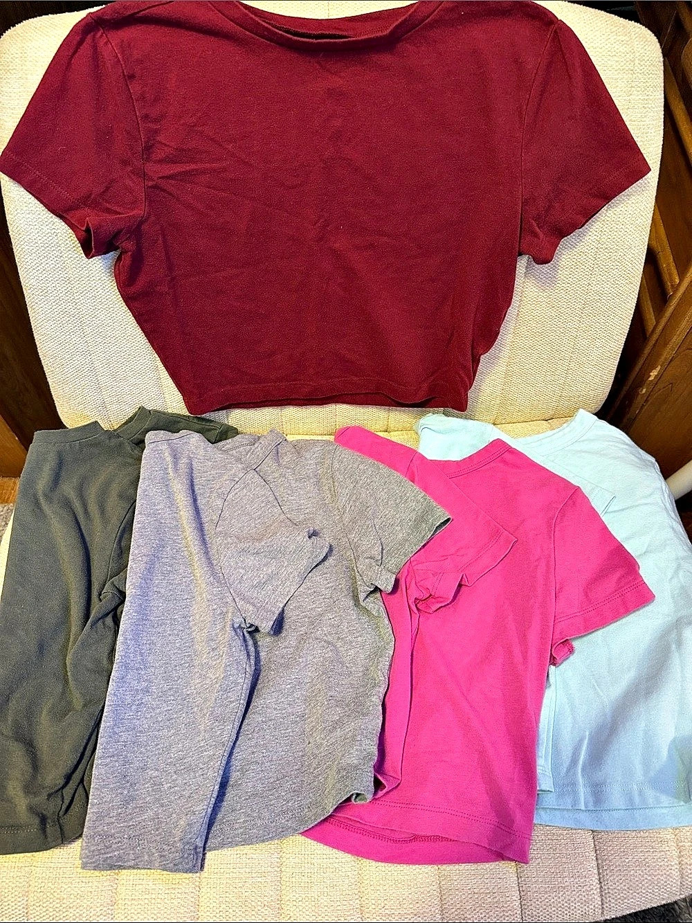 Wild Fable Short Sleeve Tee bundle Size Medium includes five shirts.